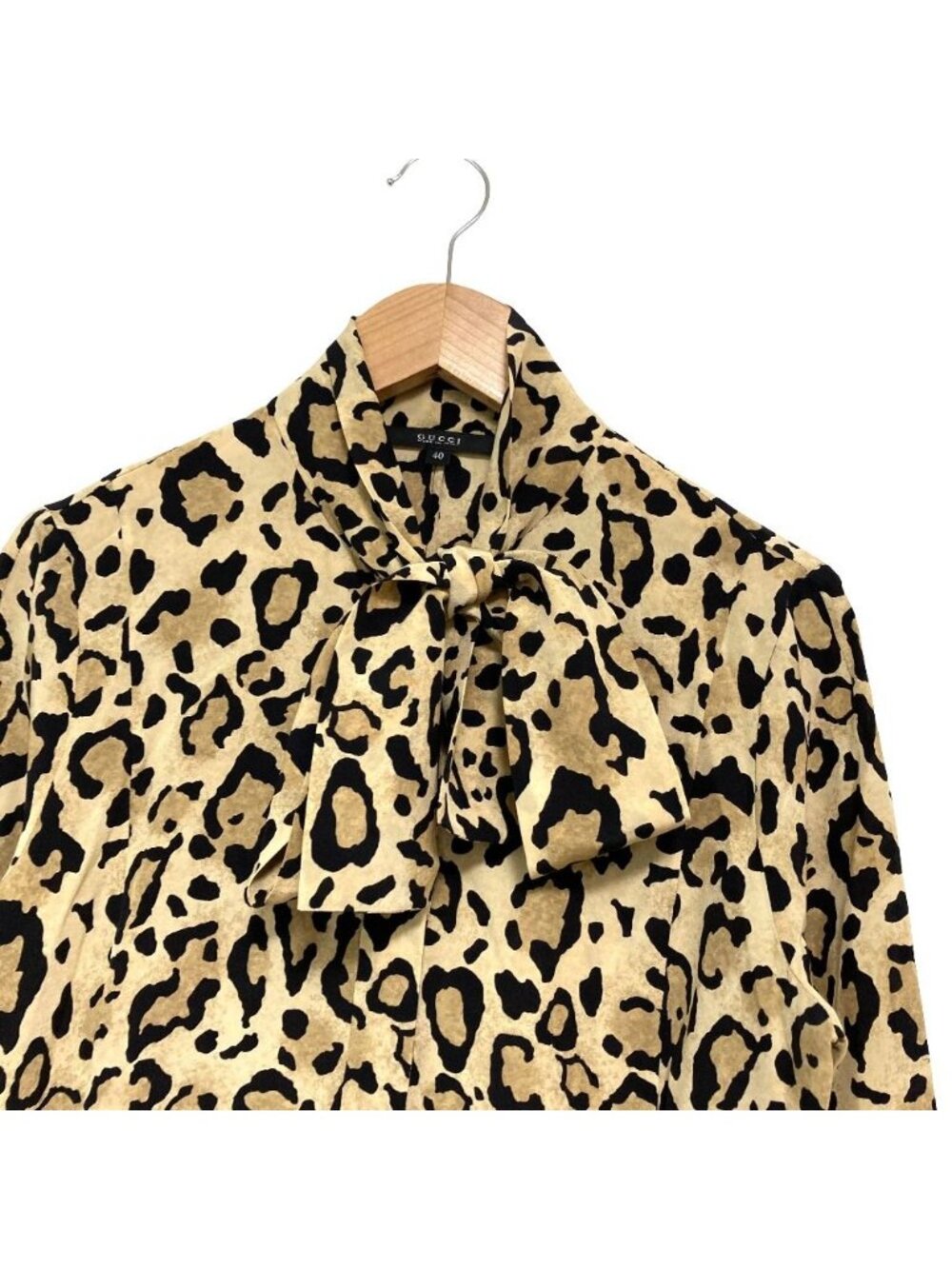 Gucci Leopard Print Bowtie Long Sleeve Silk Blouse 40 Beige Black - Picture 3 of 13